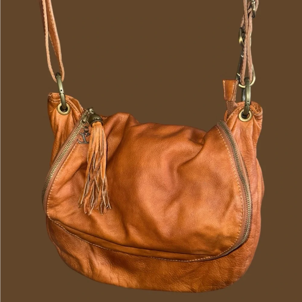 TUSCANY LEATHER soft leather shoulder bag‎ with tassel made in Italy